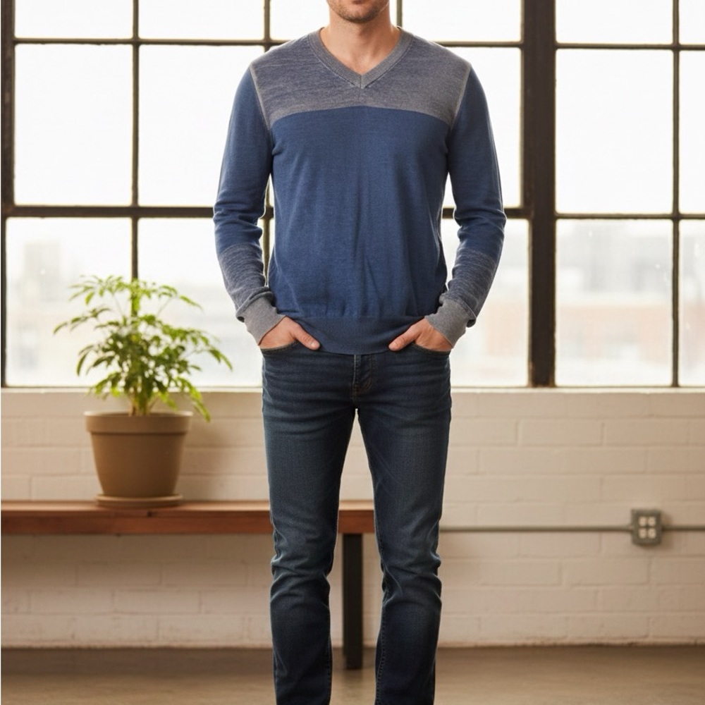 SAKS FIFTH AVENUE 100% Wool Men's V-Neck Sweater Soft Luxury Size M